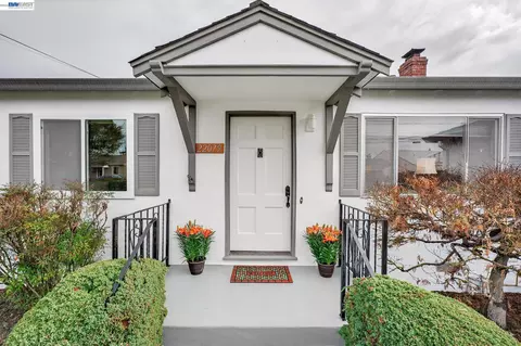 22079 Queen St, Castro Valley, CA 94546 photo 1