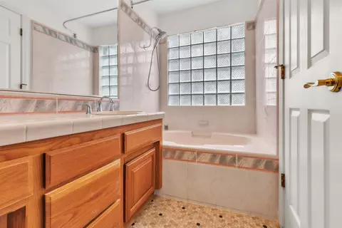 Bath - 3665 Illinois Ave, Corning, CA 96021 photo 2 of 4