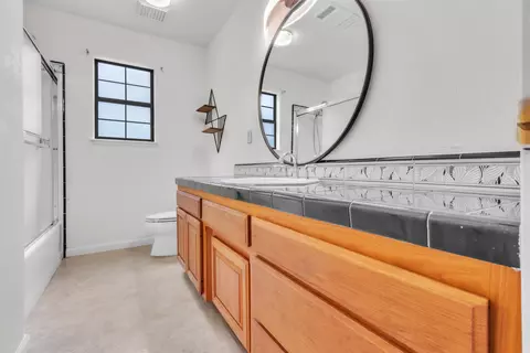 Bath - 3665 Illinois Ave, Corning, CA 96021 photo 3 of 4