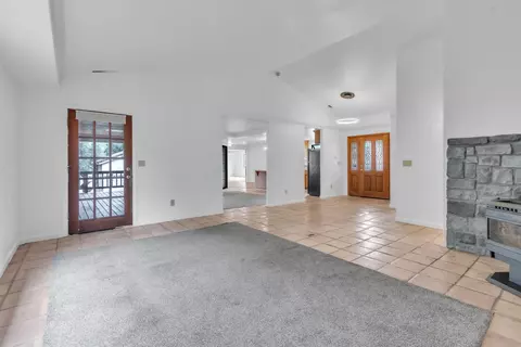 Living - 3665 Illinois Ave, Corning, CA 96021 photo 3 of 10