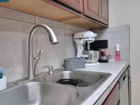 Kitchen - 2500 Haddon Ave, Modesto, CA 95354 photo 4 of 5