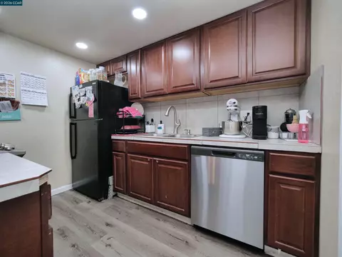 Kitchen - 2500 Haddon Ave, Modesto, CA 95354 photo 2 of 5