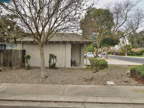 Exterior - 2500 Haddon Ave, Modesto, CA 95354 photo 4 of 12