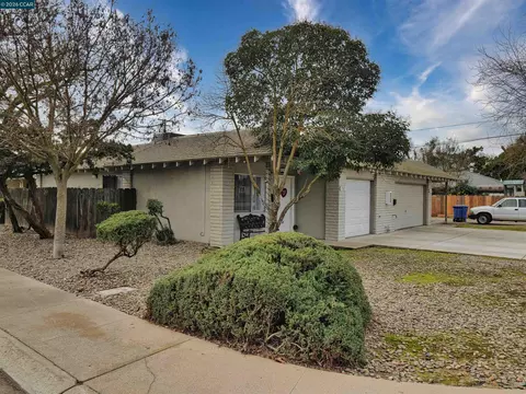 Exterior - 2500 Haddon Ave, Modesto, CA 95354 photo 5 of 12
