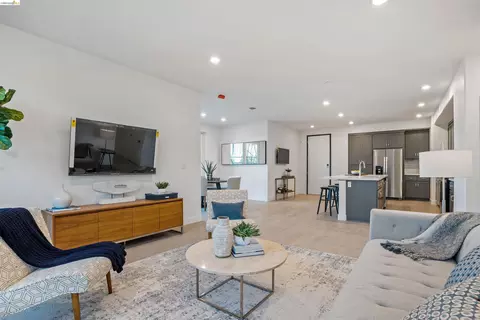 500 Somi Ct #301, Hayward, CA 94544