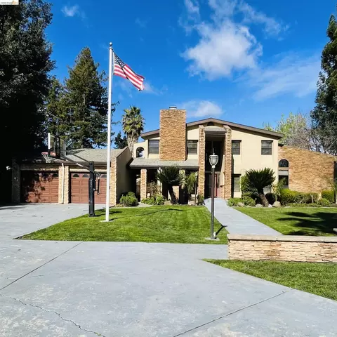 3635 Country Club Blvd, Stockton, CA 95204