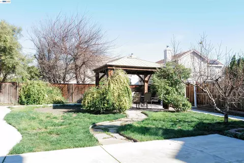 Exterior - 2689 Jackson Ave, Tracy, CA 95377 photo 3 of 7