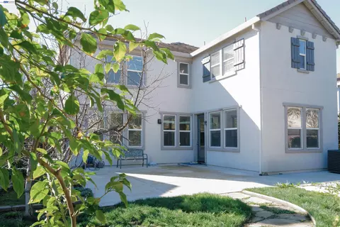 Exterior - 2689 Jackson Ave, Tracy, CA 95377 photo 2 of 7