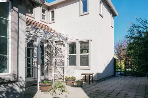 Exterior - 2689 Jackson Ave, Tracy, CA 95377 photo 6 of 7