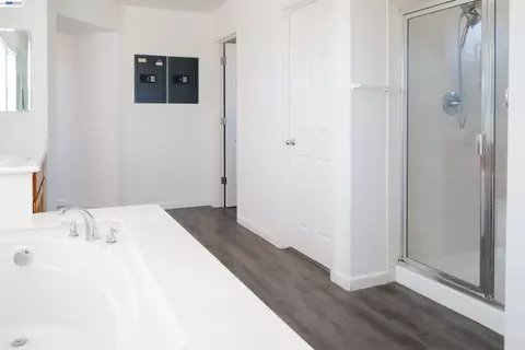 Bath - 2689 Jackson Ave, Tracy, CA 95377 photo 1 of 1