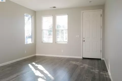 Living - 2689 Jackson Ave, Tracy, CA 95377 photo 1 of 4