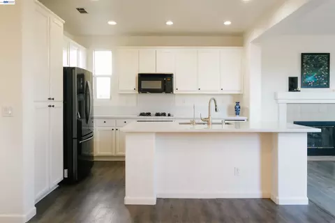 Kitchen - 2689 Jackson Ave, Tracy, CA 95377 photo 1 of 3