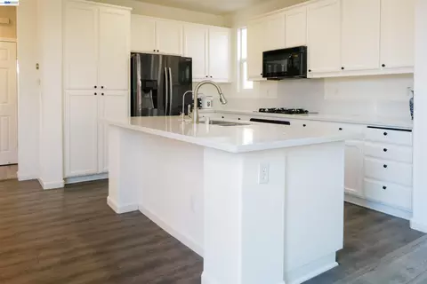 Kitchen - 2689 Jackson Ave, Tracy, CA 95377 photo 3 of 3