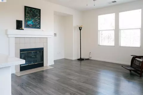 Living - 2689 Jackson Ave, Tracy, CA 95377 photo 3 of 4