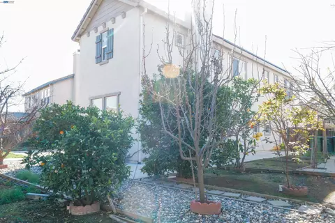 Exterior - 2689 Jackson Ave, Tracy, CA 95377 photo 4 of 7