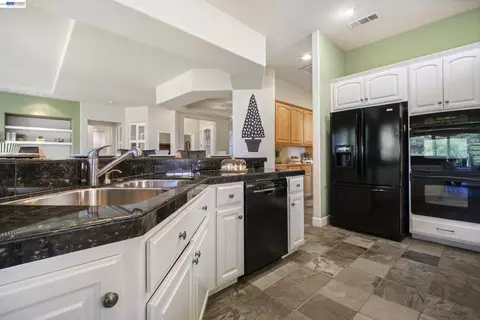 Kitchen - 8 Rock Ridge Ct, Copperopolis, CA 95228 photo 5 of 5