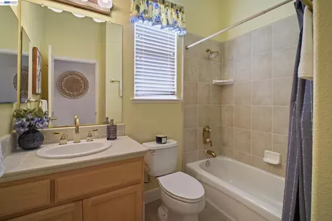 Bath - 8 Rock Ridge Ct, Copperopolis, CA 95228 photo 4 of 4