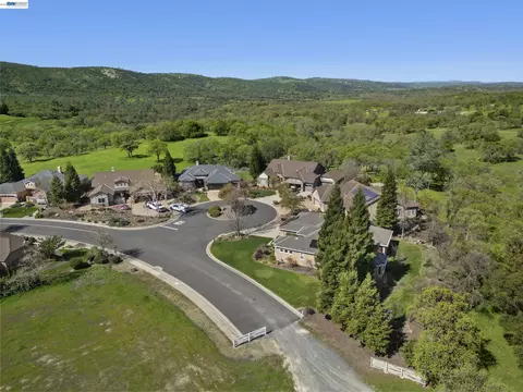 View/Area - 8 Rock Ridge Ct, Copperopolis, CA 95228 photo 3 of 9