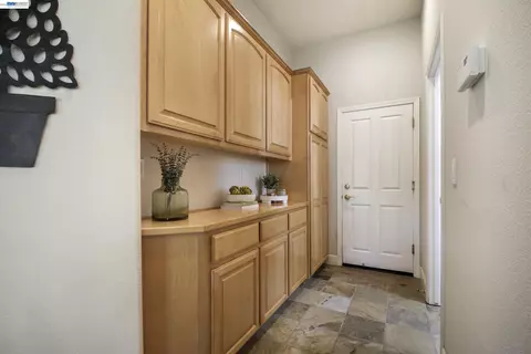 Entry Way - 8 Rock Ridge Ct, Copperopolis, CA 95228 photo 3 of 7