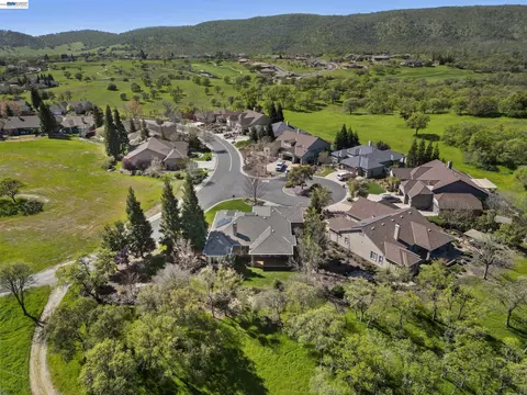 View/Area - 8 Rock Ridge Ct, Copperopolis, CA 95228 photo 4 of 9