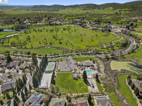 View/Area - 8 Rock Ridge Ct, Copperopolis, CA 95228 photo 7 of 9
