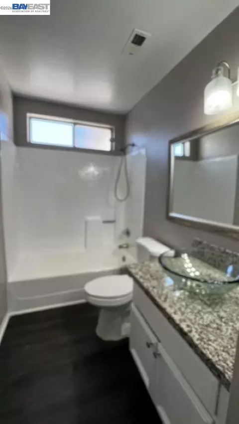 Bath - 2310 Lightcap St, Lancaster, CA 93535 photo 3 of 3
