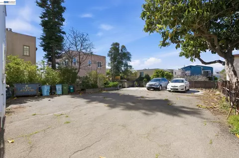 Exterior - 1682 Oxford St, Berkeley, CA 94709 photo 5 of 7