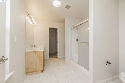 Bath - 1255 Day Light Dr, Merced, CA 95348 photo 2 of 4