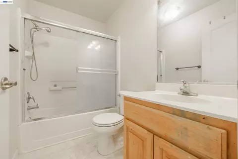 Bath - 1255 Day Light Dr, Merced, CA 95348 photo 4 of 4