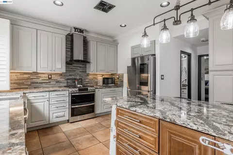 Kitchen - 2541 Rowe Dr, Fairfield, CA 94533 photo 3 of 5