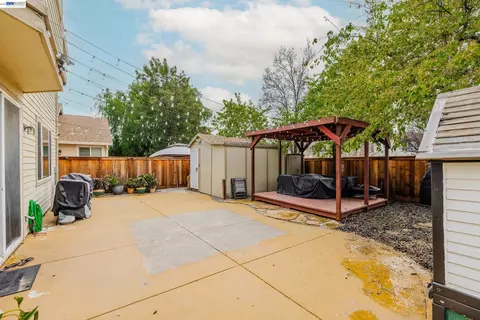 Exterior - 2541 Rowe Dr, Fairfield, CA 94533 photo 2 of 4