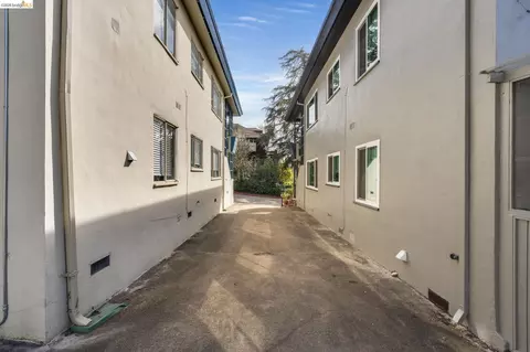 Exterior - 2817 Palm Ct, Berkeley, CA 94705 photo 6 of 8
