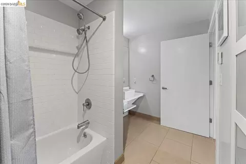 Bath - 1201 Pine St #354, Oakland, CA 94607 photo 1 of 2