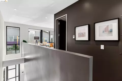 Entry Way - 811 Folger Ave, Berkeley, CA 94710 photo 2 of 5