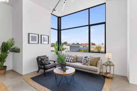 Living - 811 Folger Ave, Berkeley, CA 94710 photo 1 of 6