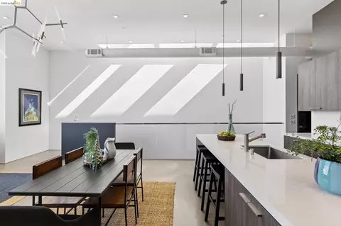 Dining - 811 Folger Ave, Berkeley, CA 94710 photo 1 of 7