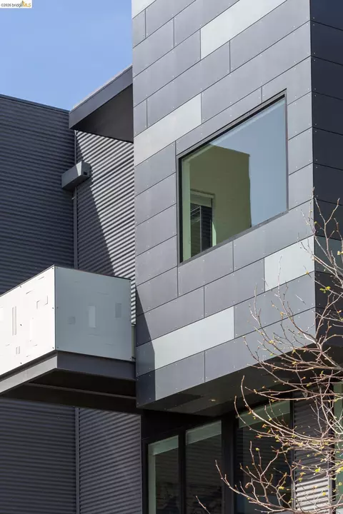 Exterior - 811 Folger Ave, Berkeley, CA 94710 photo 3 of 4