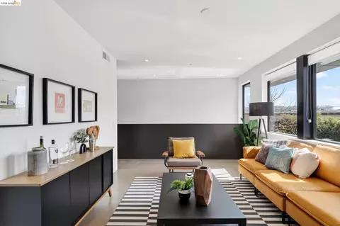 Living - 811 Folger Ave, Berkeley, CA 94710 photo 4 of 6