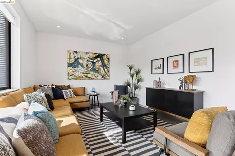 Living - 811 Folger Ave, Berkeley, CA 94710 photo 3 of 6