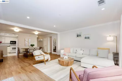 2627 Oak Rd #A, Walnut Creek, CA 94597