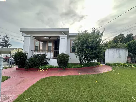 2050 102nd Ave, Oakland, CA 94603