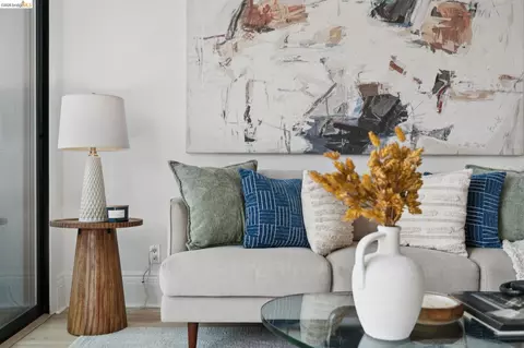 7 Embarcadero #204, Oakland, CA 94607