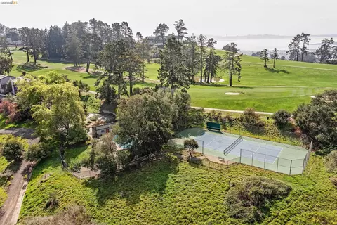 407 Vista Heights Rd, El Cerrito, CA 94530