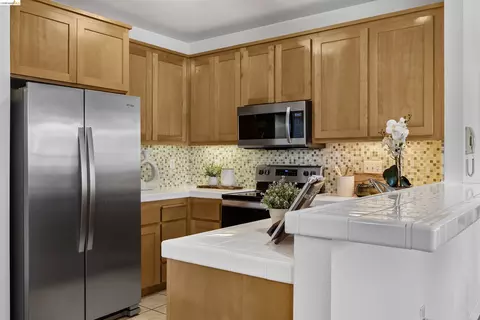 Kitchen - 655 12th St #205, Oakland, CA 94607 photo 3 of 4