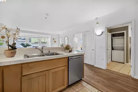 Kitchen - 655 12th St #205, Oakland, CA 94607 photo 4 of 4