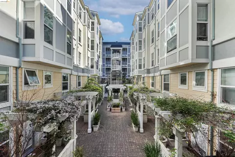Exterior - 655 12th St #205, Oakland, CA 94607 photo 3 of 3