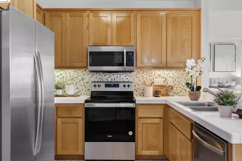 Kitchen - 655 12th St #205, Oakland, CA 94607 photo 2 of 4