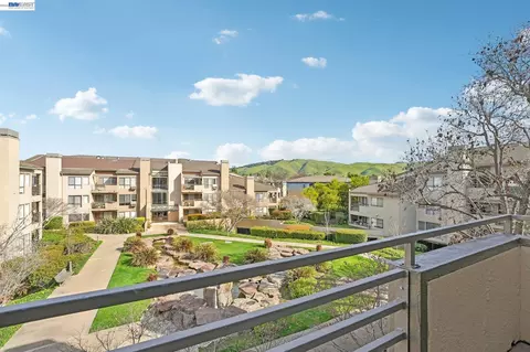 39206 Guardino Dr #310, Fremont, CA 94538