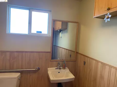 Bath - 2 Belshaw St, Antioch, CA 94509 photo 2 of 2