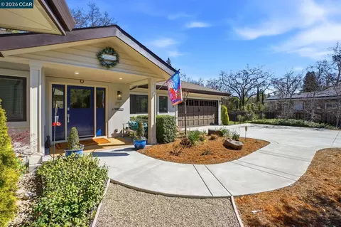 8 Simo St, Alamo, CA 94507